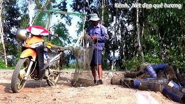 Người đàn ông làm nghề đặt lợp ếch đồng mùa nước nổi - Tân Lập, Tịnh Biên, An Giang 04/09/2020