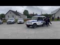 Милиционеры толкают машины на эстафете в Ивье