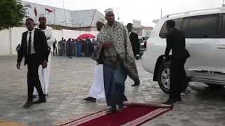 RAIISAL WASARE HI HORE SOMALIA XASAN CALI KHERE AYA DADKA MUQDISHO LACIDAY