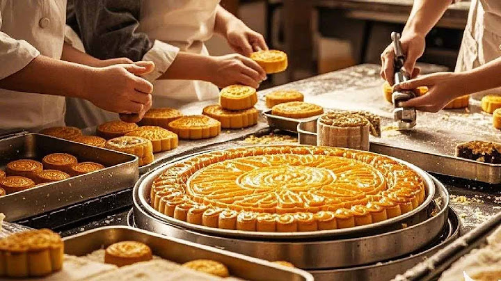 How Many Workers In The Mooncake Factory Are Slacking Off?#Mooncake #Chinesecake #Food