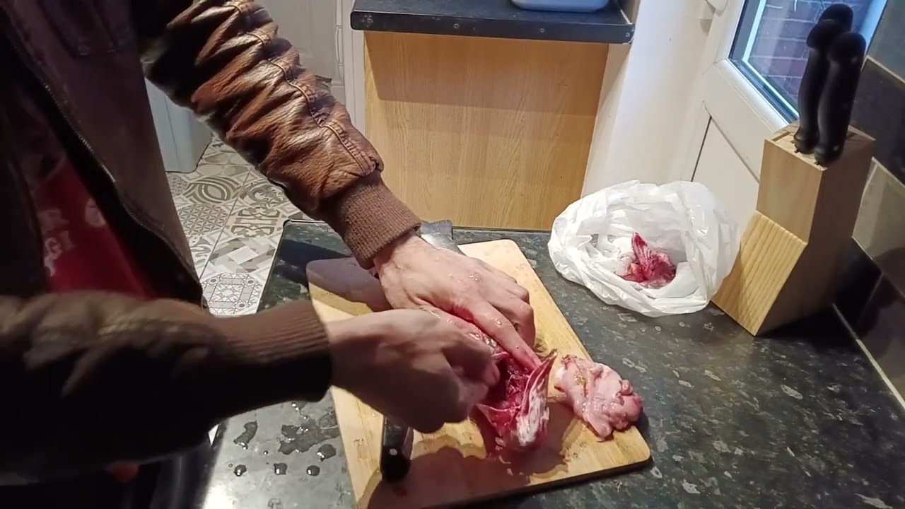 تنظيف السمك والفائدة من الدهن والكبد فيه .