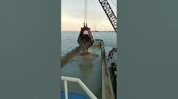 Working process of grab dredger