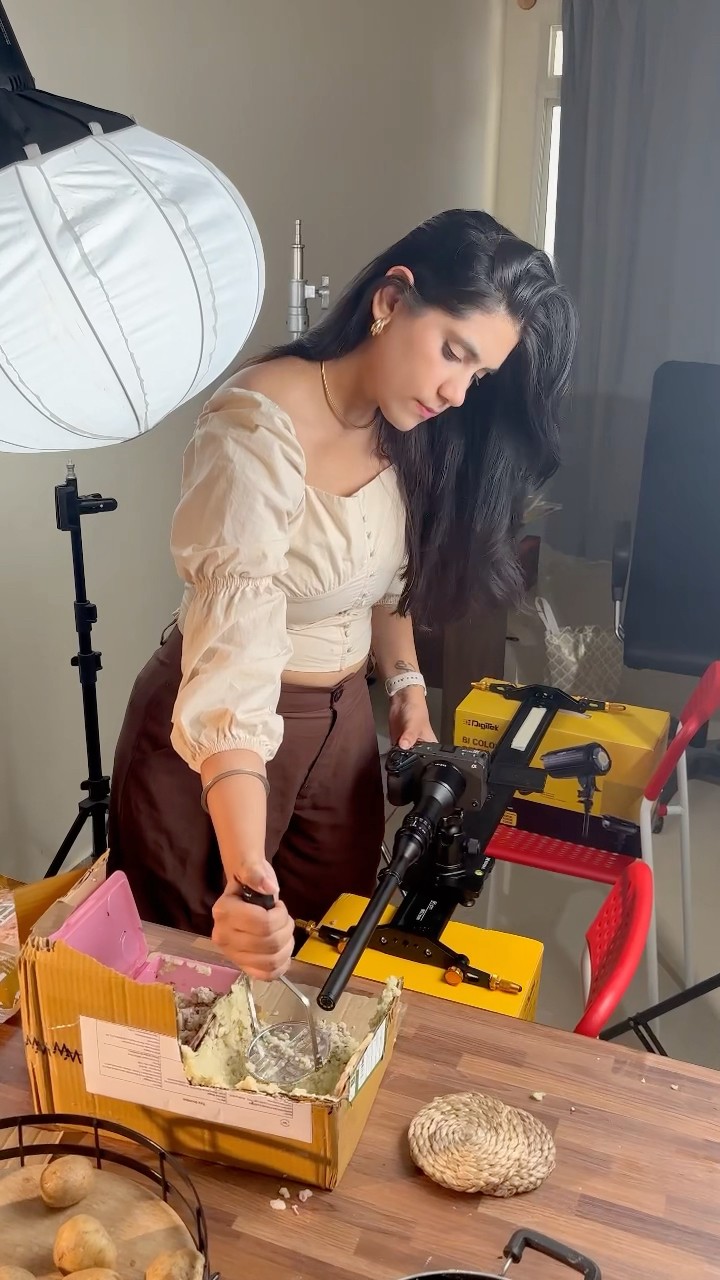 The aloo smashing shot is one of my favourite shot ✨? #bts #commercialshoot #food #cinematic