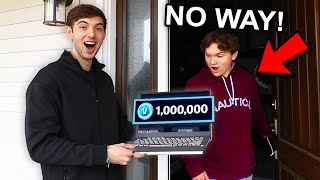 Giving My 1,000,000 VBUCKS Account Laptop to My Biggest Fan! (Fortnite)