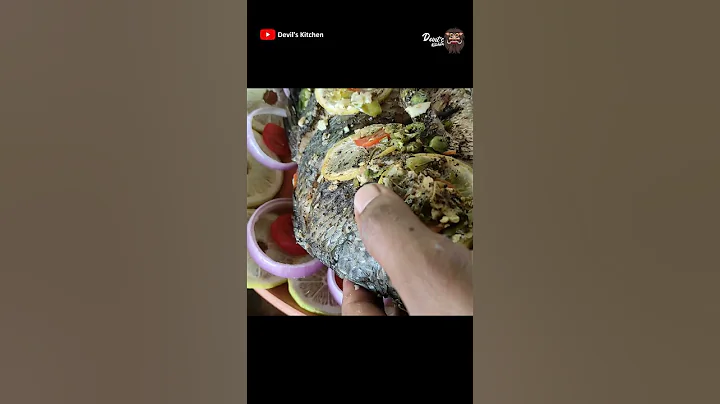 😋😋Yummy!! 🐟 Steamed Fish on Banana Leaves #Shorts​​​​​​​​​​​​​​