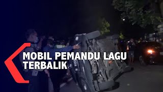 Pemandu Lagu Tabrak Mobil Parkir Hingga Terbalik