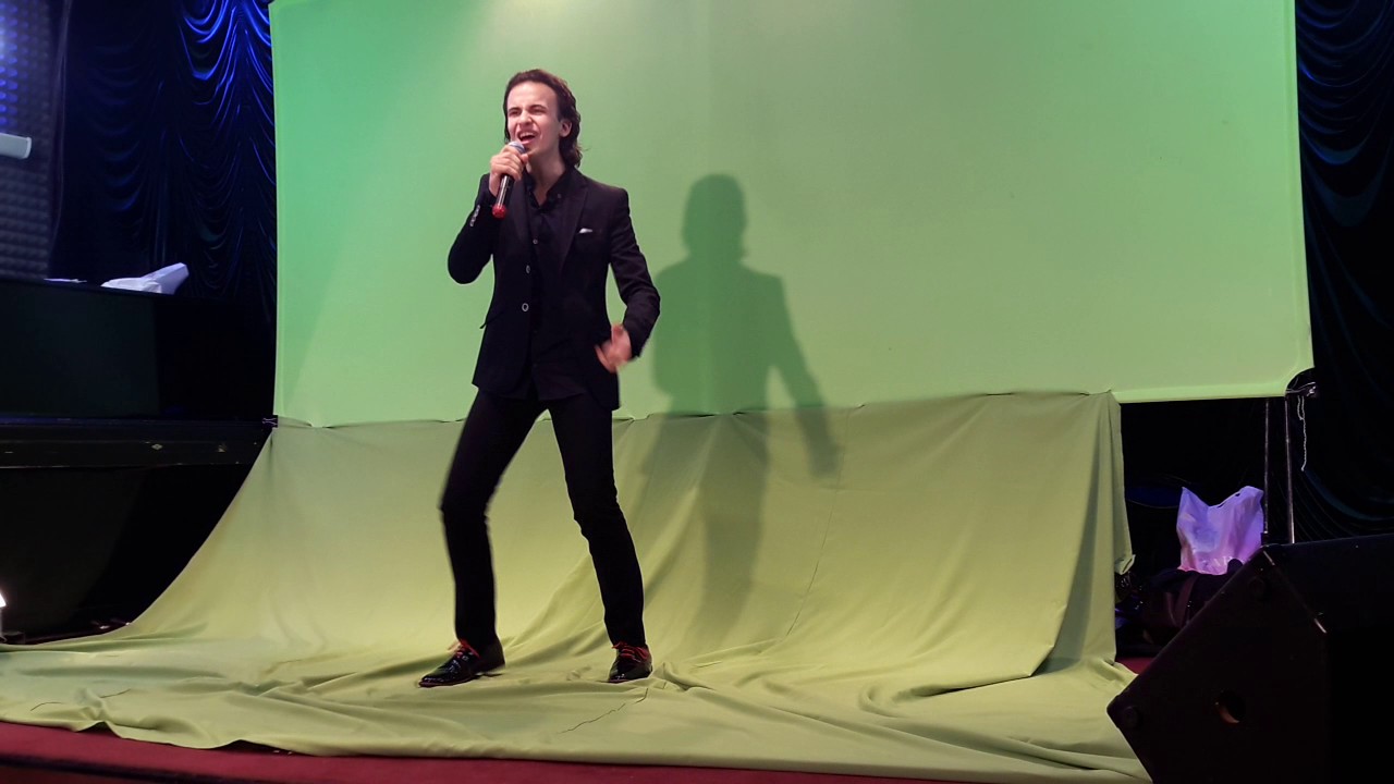 Ивайло Филиппов- Blue Suede Shoes (Elvis Presley) - YouTube