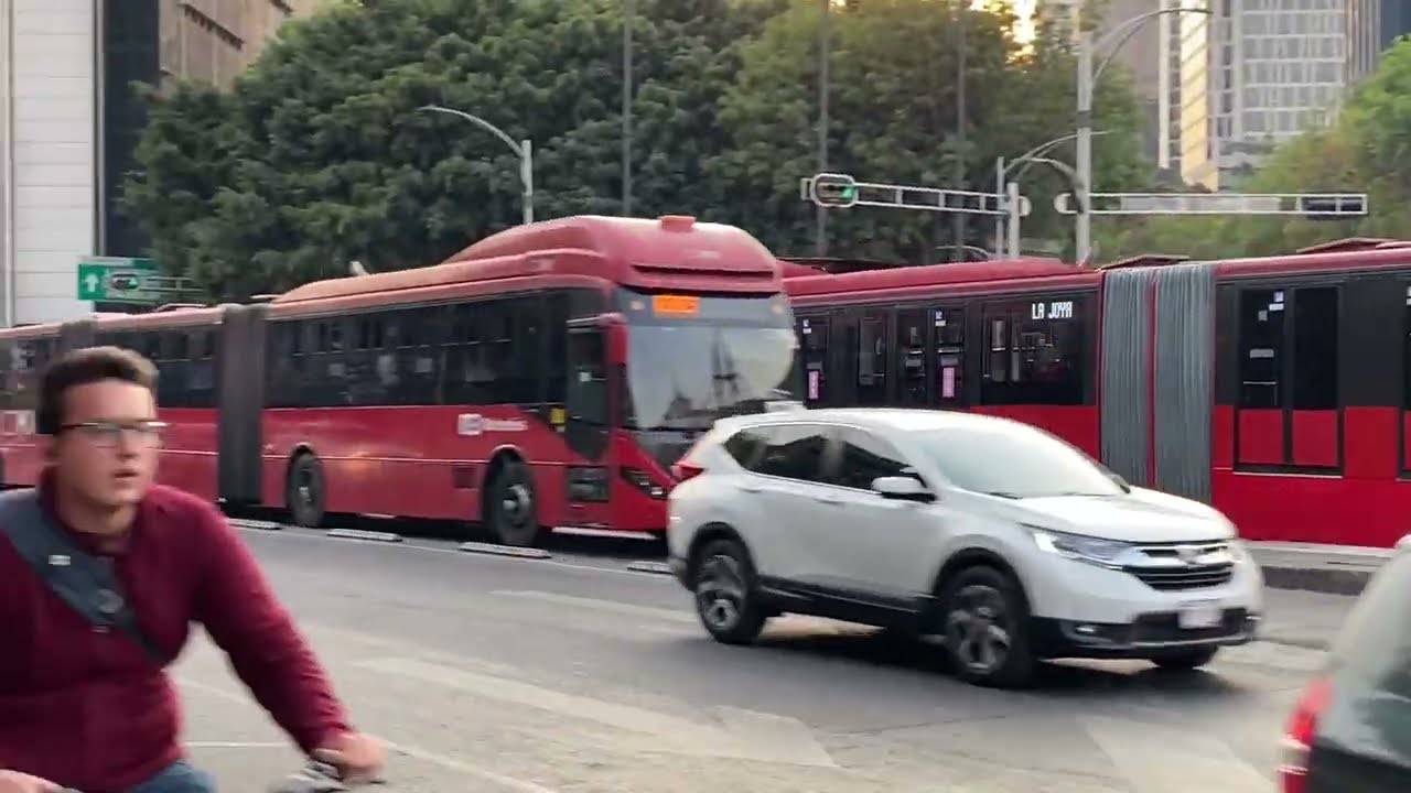 Mexico City Mexicos 🇲🇽 best way to beat the traffic | The Metrobus CDMX