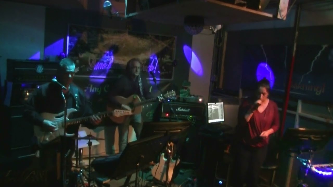 Cest la saison adlı videoyu YouTube'da izle Cest la saison adlı videoyu YouTube'da izle