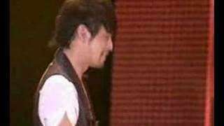 Download Lagu 周杰倫 - 千里之外 live MP3 Download Lagu 周杰倫 - 千里之外 live MP3