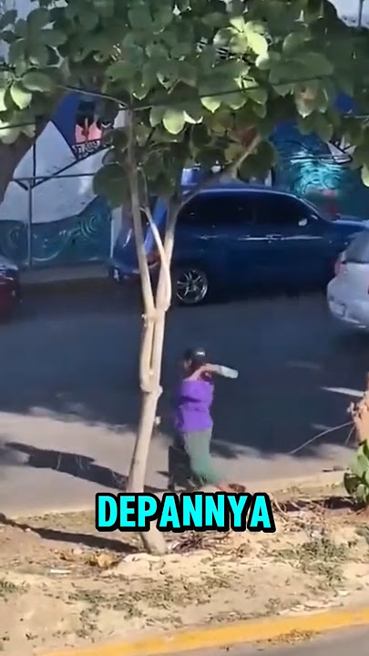 THIS GRANNY THROWED A BOTTLE ⁉️ #viralvideo #uniquefacts #interestingfacts