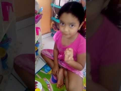 Meu primeiro vídeo, brincando de boneca 