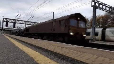 DB Cargo UK 66111 and 66121 pass through Bedford on RHTT Duties 13/11/21