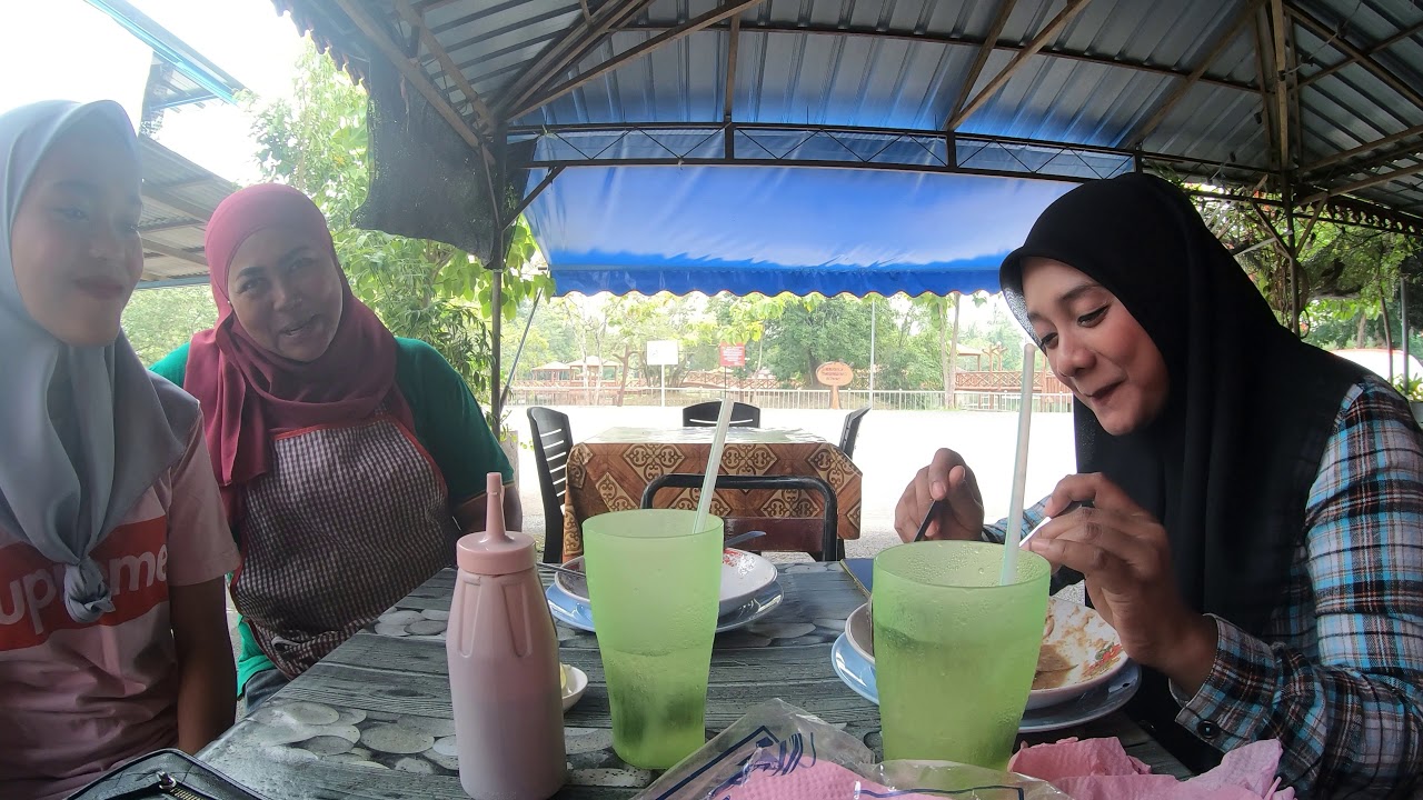Singgah Makan Di Gerai Tasik Melati Perlis