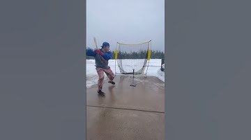 High schooler hitting 92 mph exit velocity in the freezing cold 🥶
