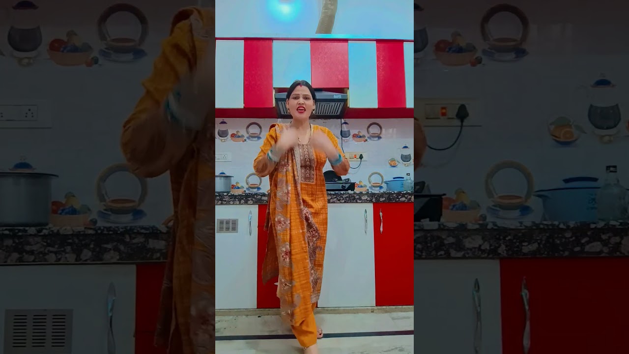 दोनों जवानी की मस्ती में चूर