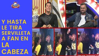El Sujeto Evita Chulimameo Y Hasta Le Tira Servilleta A Fan En La Cabeza