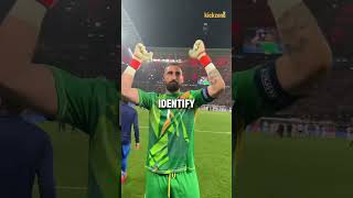 Makes spotting the keeper easier 👕🥅