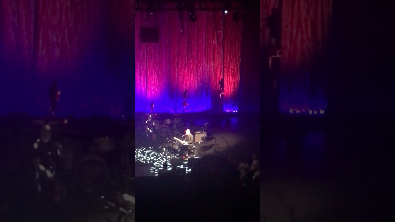 David Gray - This Years Love - Chicago Theater - Chicago IL - 6.13.19