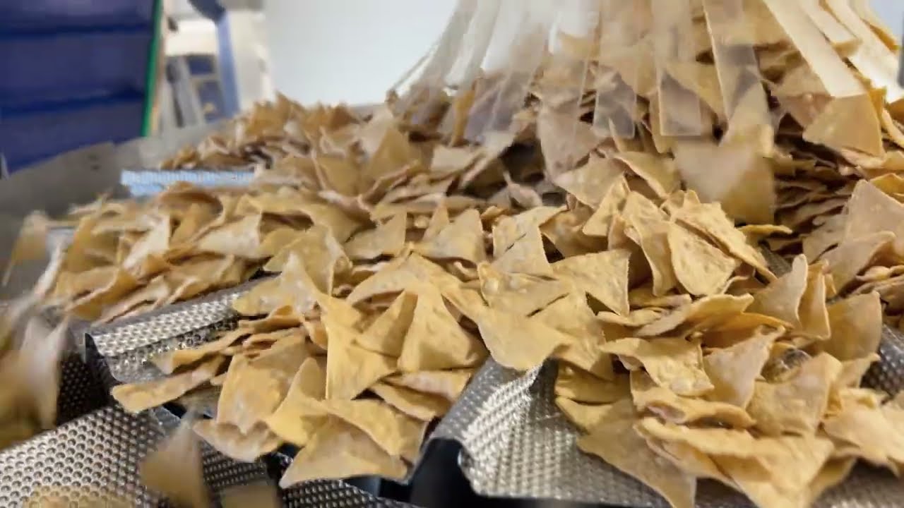 Línea de envasado de totopos (nachos) en bolsa almohada | Elevador + Multicabezal + ME-806D