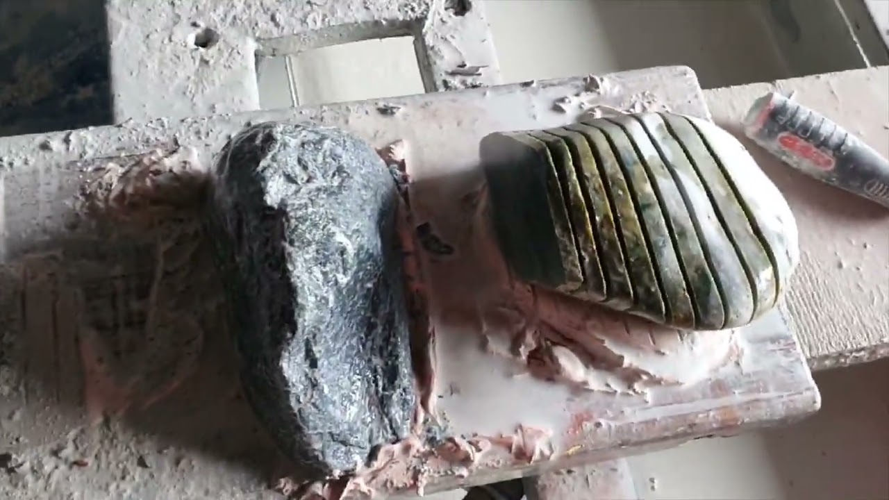 Cutting New Zealand Pounamu Jade