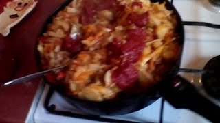 Тушеная капуста с сосисками и картофелем Тушеная капуста с сосисками и картофелем