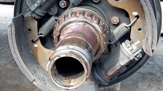 How to change front wheel bearing Hino truck ||  Hino Truck Front Wheel Bearing GreasingTruck Front