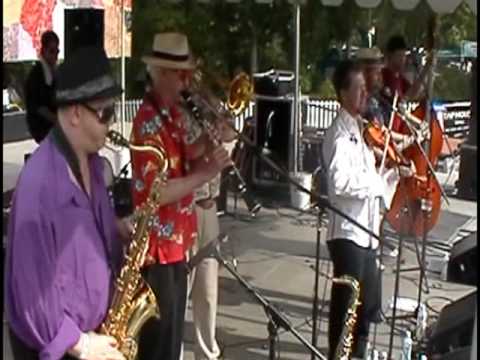 Monty Banks jams with The Birdwatchers at Seattle ...