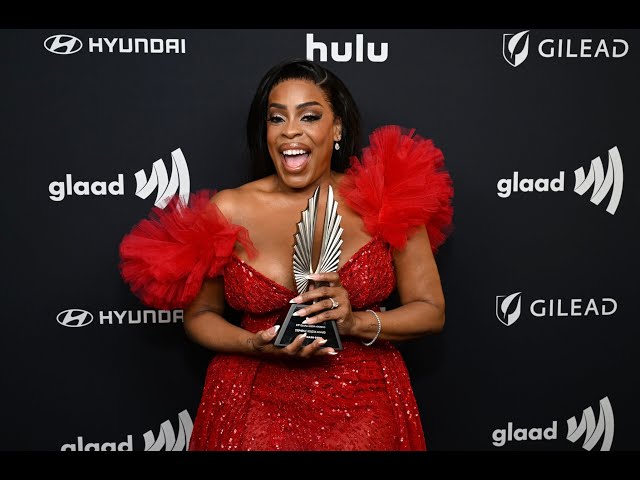 Niecy Nash Betts accepts the Stephen F. Kolzak Award at the GLAAD Media Awards class=