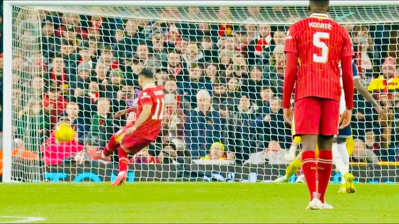 مصطفى شوبير بطلًا.. تألق تاريخي ينقذ الأهلي من هدف محقق أمام الترجي!