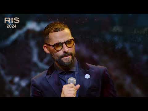 Isam Bachiri performing "We cry for you Palæstina" at RIS 2024