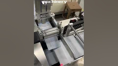 Korean people are using the plane mask automatic feeding welding equipment, easy to use