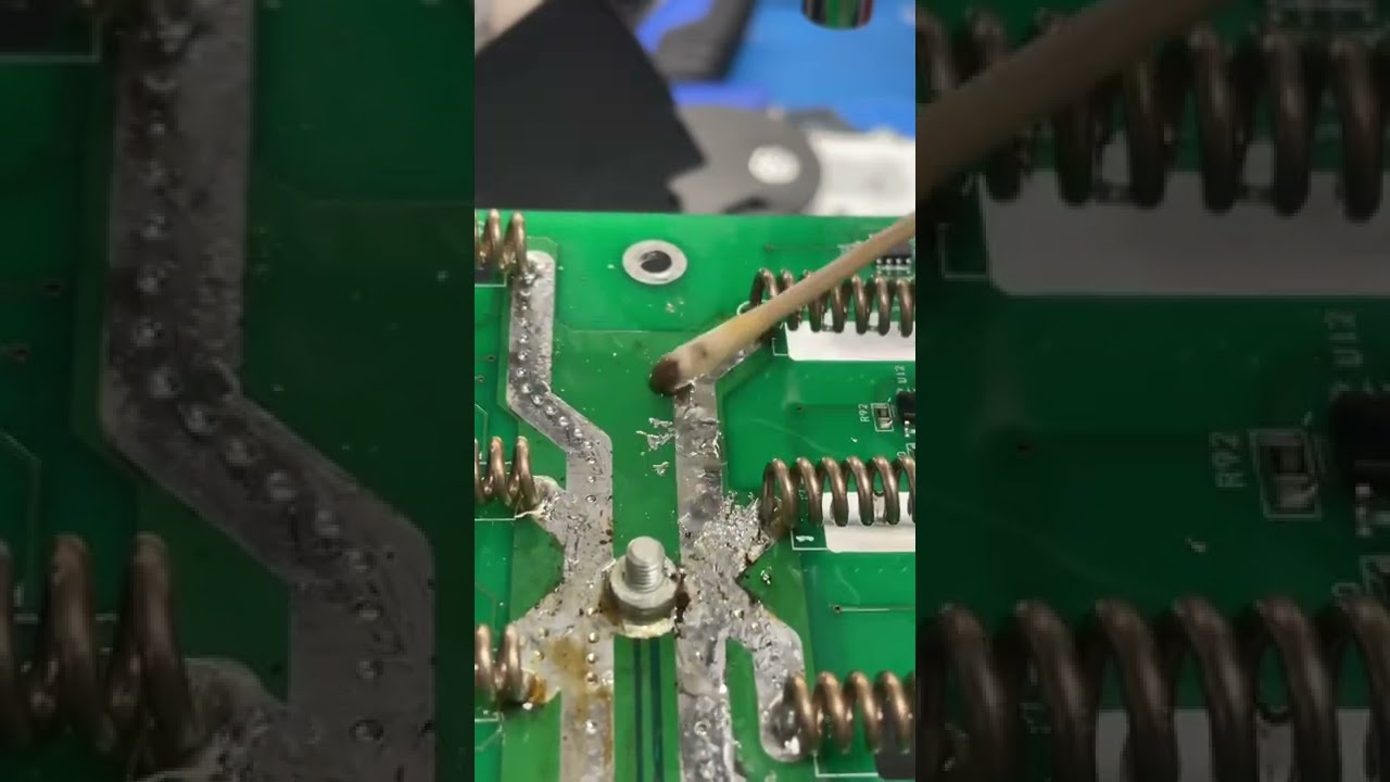 Cleaning Flux off the PCB in less than 15s! YouTube