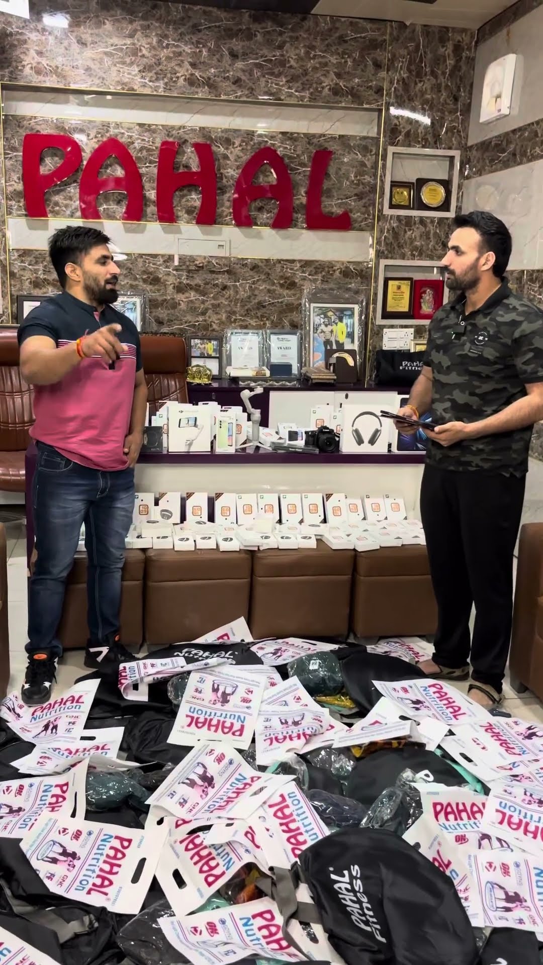 किस किस को nhi मिला गिफ्ट दोस्तों ?????❤️❤️