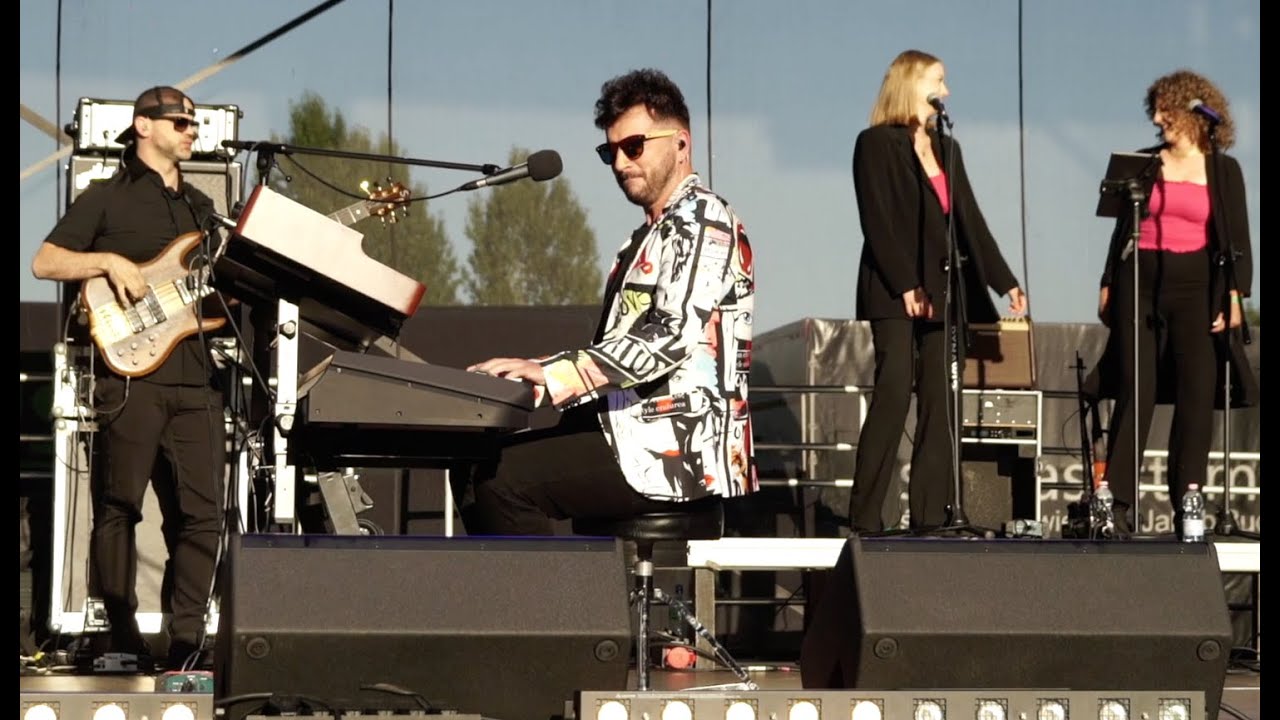 Piotr Nowak z zespołem - 