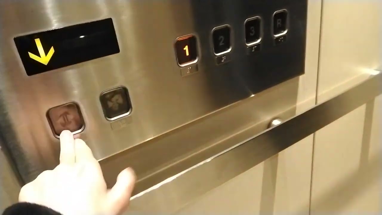 #17 「ボタンが…」トキハわさだタウンのエレベーター2箇所目