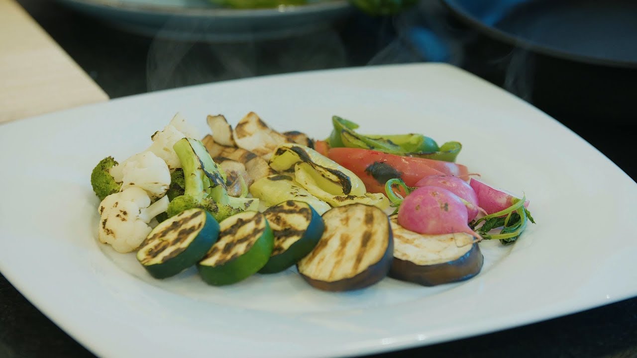 Gegrilltes Gemüse in Gusseisenpfanne zubereiten - auf japanische Art ...