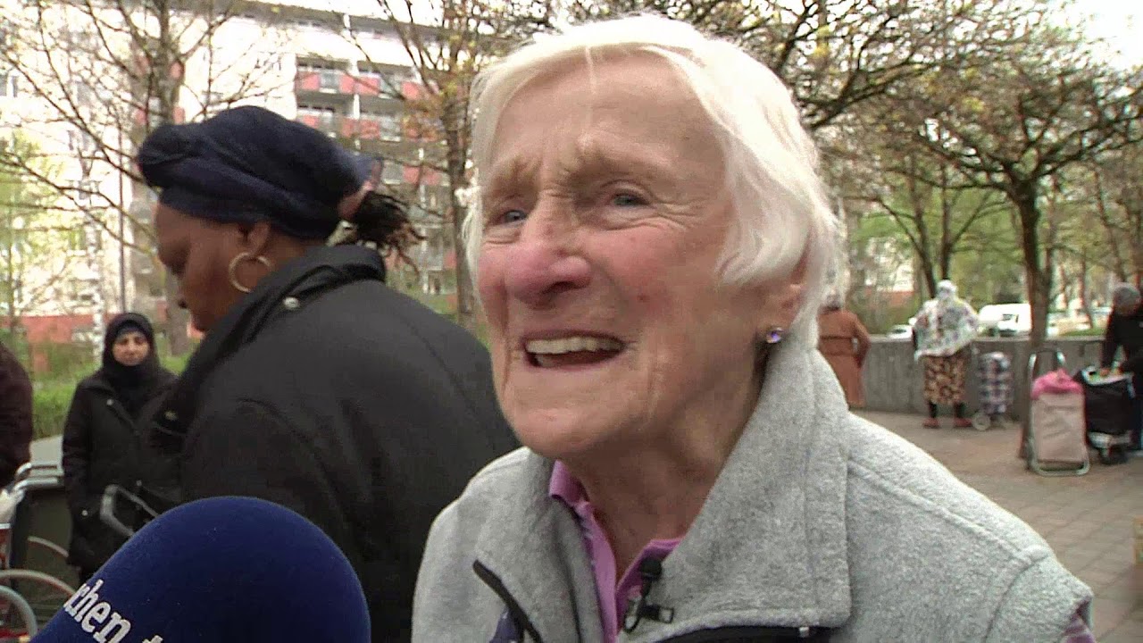 Munchner Tafel 94 Jahrige Helferin Bekommt Besonderen