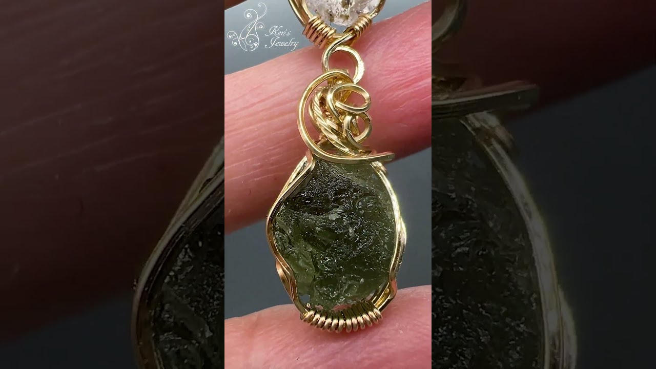 高波動フェナカイトシナジーペンダントトップ（サポートストーン：モルダバイト）◇ 高波動フェナカイトシナジーペンダントトップ（サポートストーン