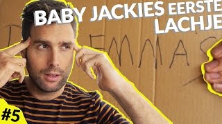 Miniatura de vídeo de "Nick #5: BABY JACKIES EERSTE LACHJE"