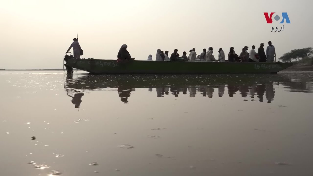 Rafting on the Ravi River: A Shortcut for passengers going to Narowal from Lahore | VOA URDU