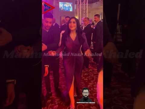 بوسي لحظة خروجها من حفل زفاف محمد ابن الإعلامي نشأت الديهي