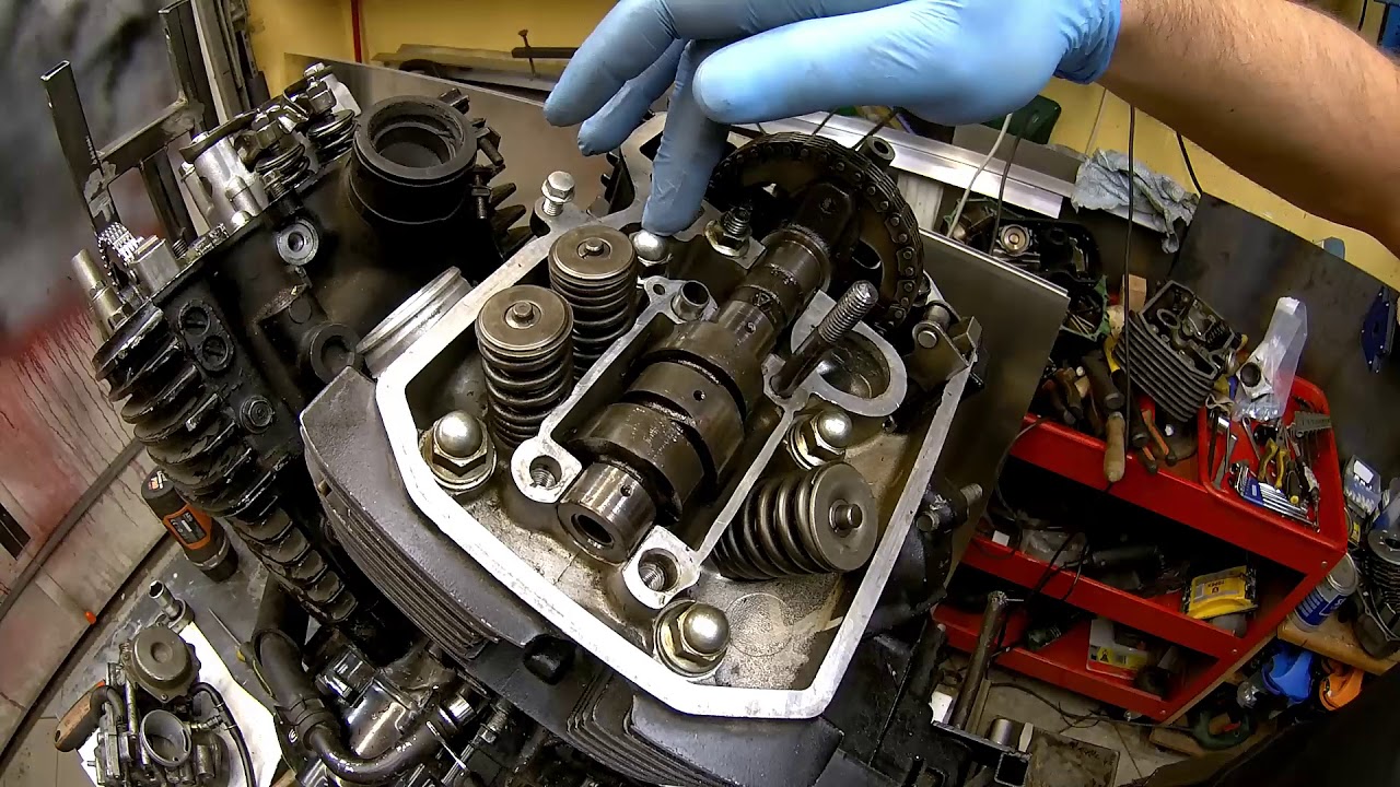 Honda Transalp XL600V 1987: Wymiana uszczelniaczy zaworowych