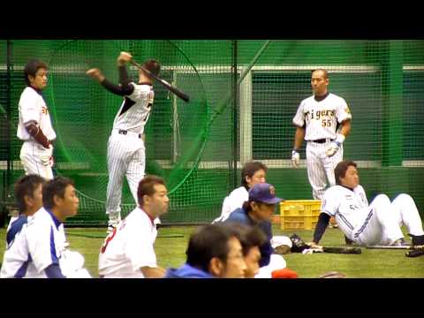 プロ野球12球団合同トライアウト2009　シート打撃を見守る選手達　2009.11.11