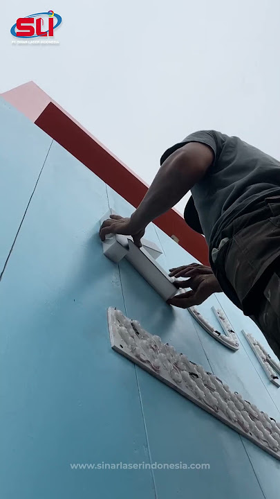 Pemasangan Huruf Timbul Akrilik untuk Bimbel Kumon