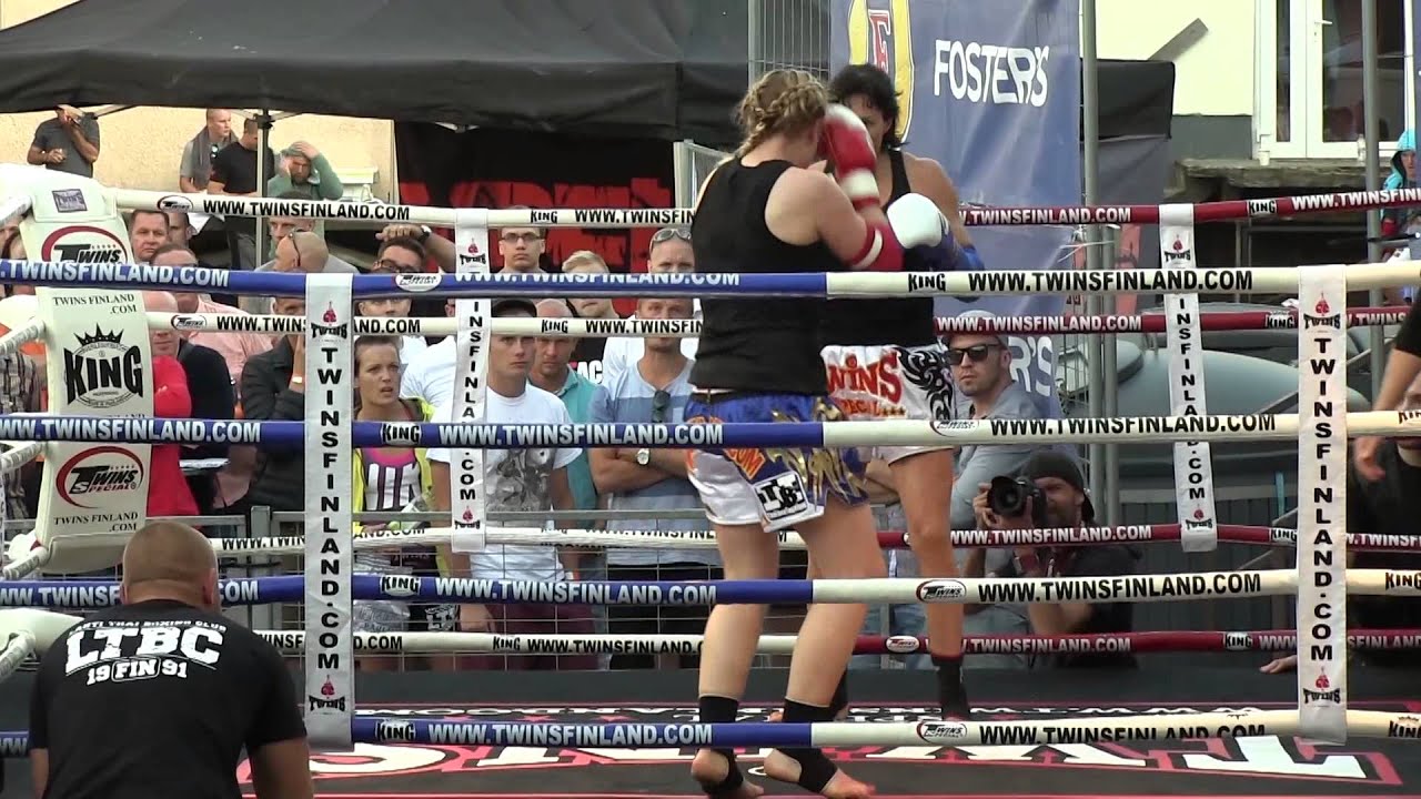 Pia Raita vs. Laressa Van Emden - YouTube