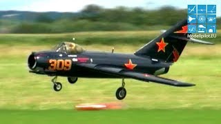 MIG-15 und F-86 SABRE und F9F-5 PANTHER RC Turbinen Jets Showflug