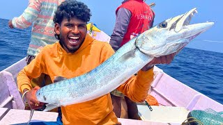 CAUGHT BY BIG SIZE BARRACUDA FISH IN DEEP SEA | KASIMEDU 🔥 | MEENULAGAM 🦈