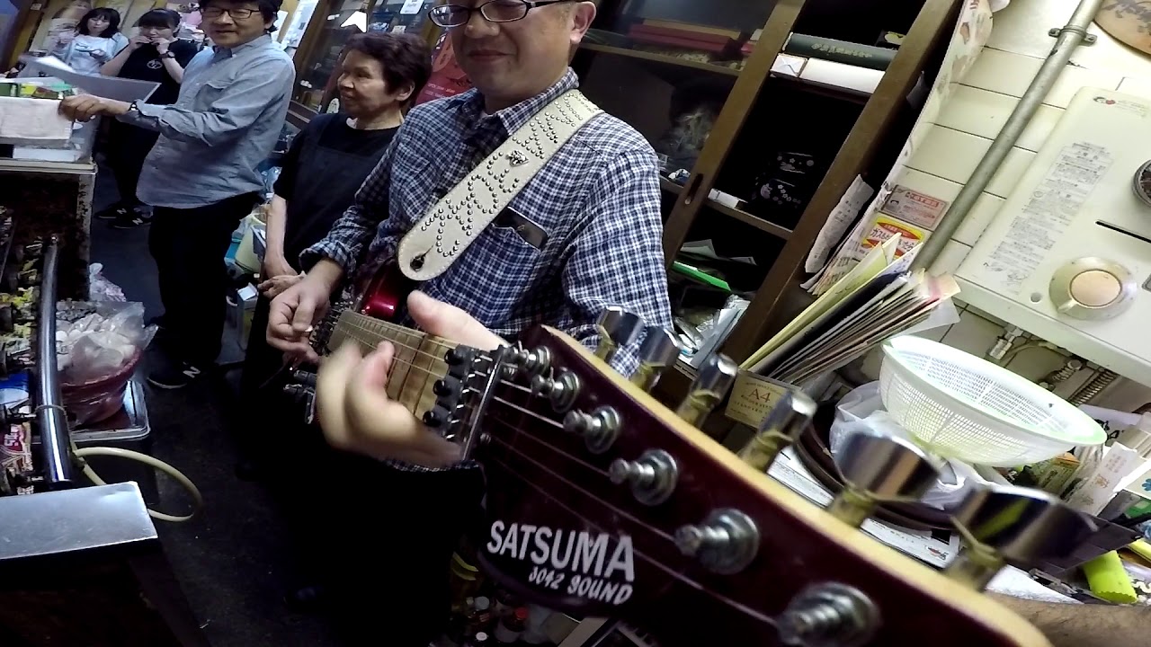 双子のギタープレイ♪Twins Guitarスーパーテクニック - YouTube