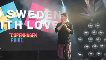 Patrick Spiegelberg synger Pride-sangen "Dig og mig mod verden" til Copenhagen Pride 2015